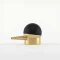 Applicateur précision pour poudre densifiante cheveux Avey doré et noir.