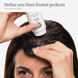 Aplicación precisa de fibras capilares con la plantilla para la línea frontal